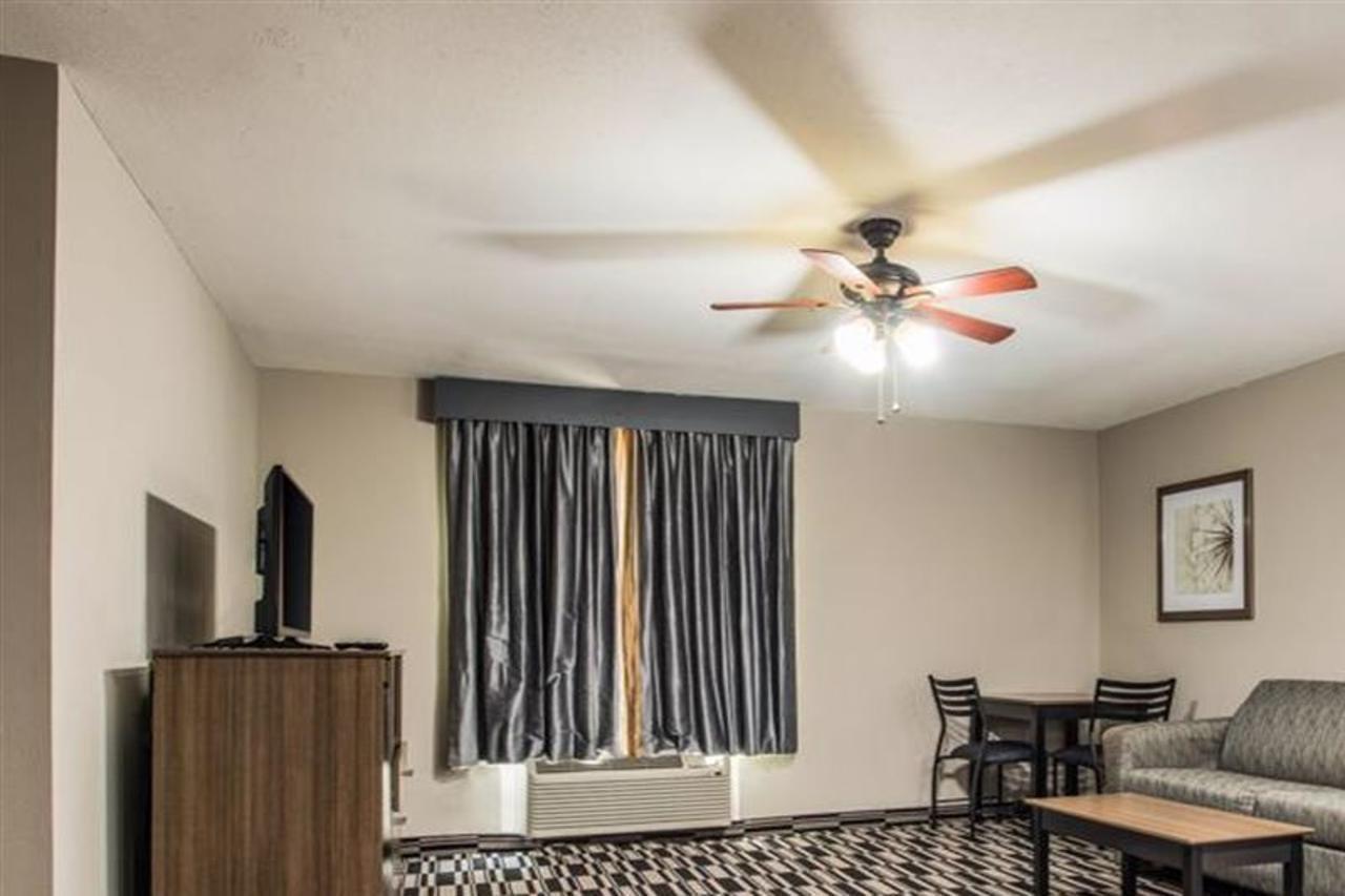 Quality Suites Lake Charles Downtown Eksteriør bilde