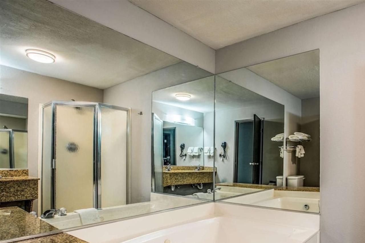 Quality Suites Lake Charles Downtown Eksteriør bilde
